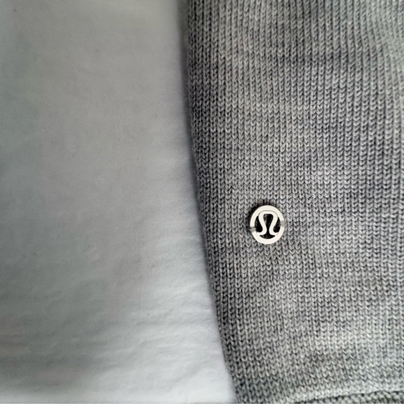 Lululemon | City Trek Turtleneck Sweater | Sz 4 | Heathered Silver Drop | EUC - Picture 6 of 6